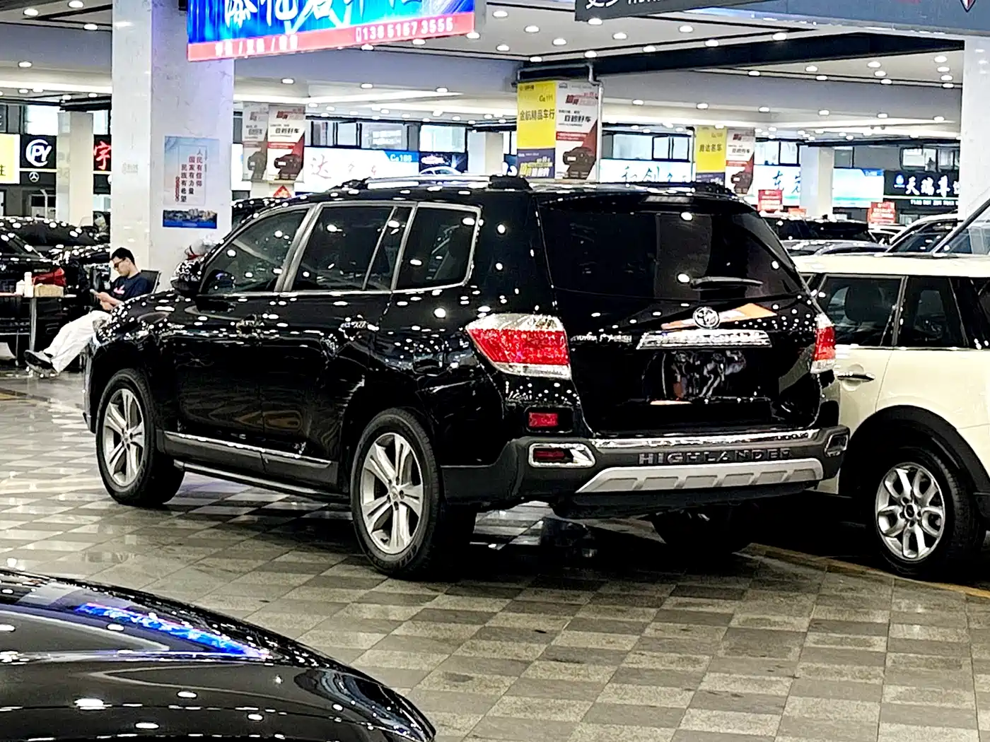 Toyota Highlander 2012 2.7L 2WD 7-Seater Luxury Edition фото 3