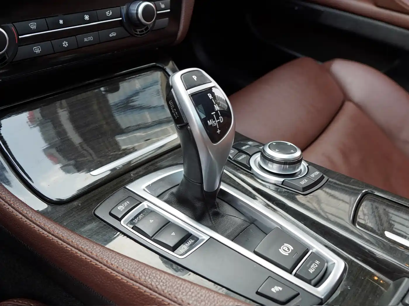 BMW 5 Series 2011 535Li Luxury фото 15