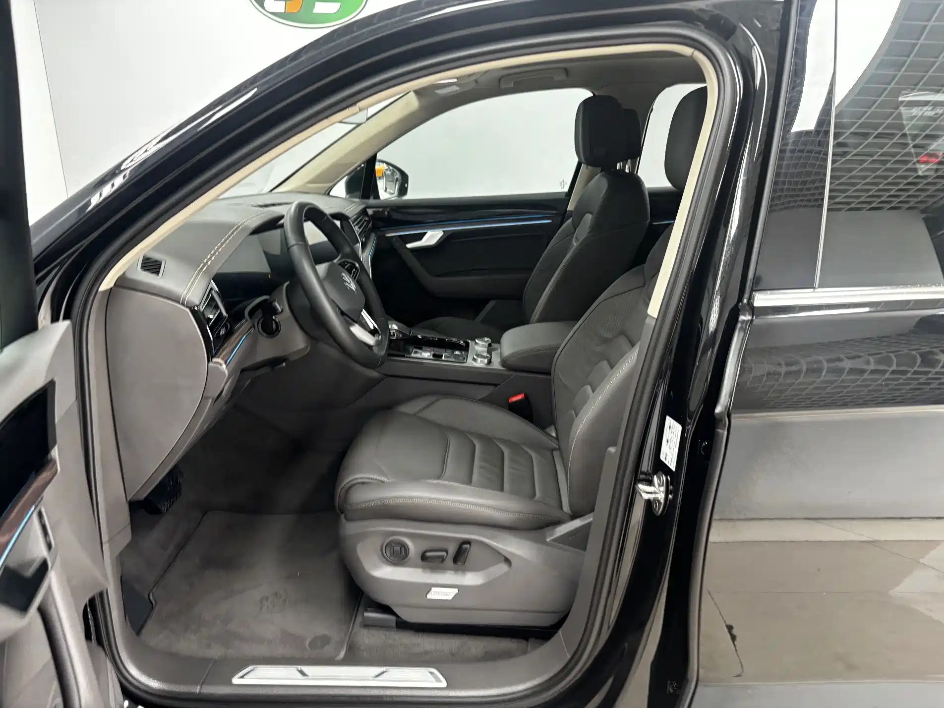 Фото 9 - Volkswagen Touareg