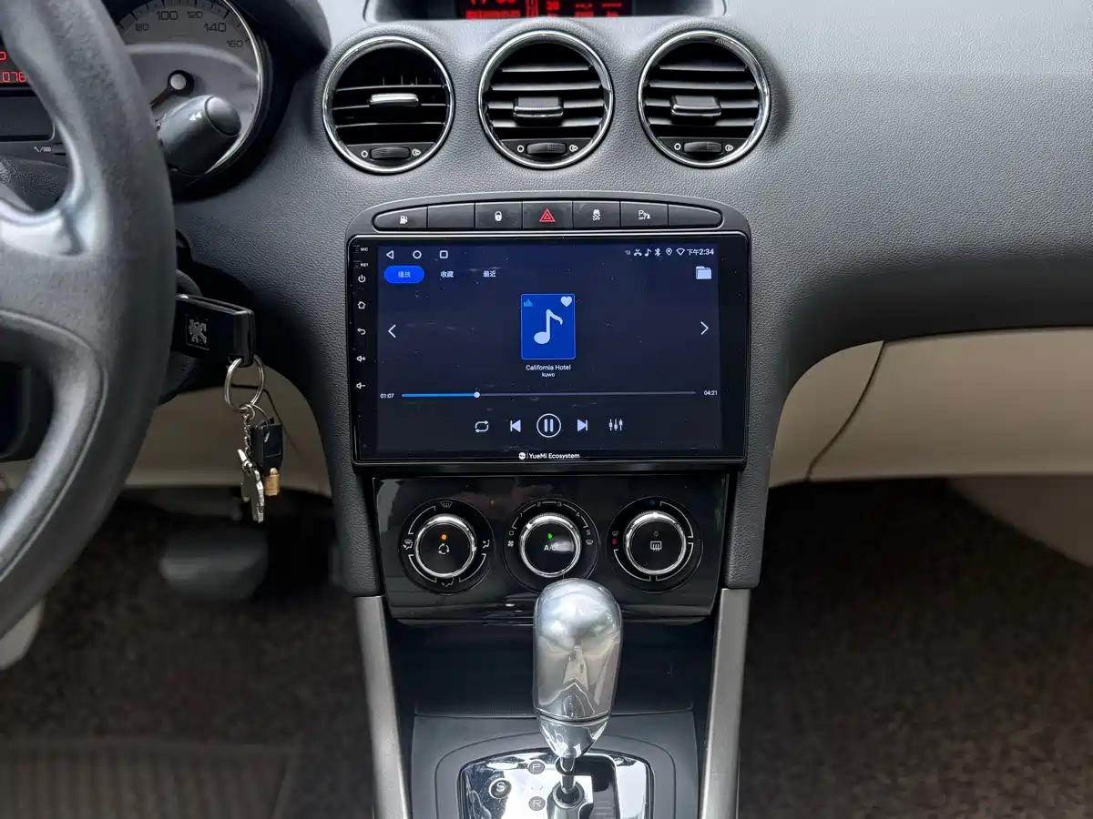 Peugeot 408 2013 2013 2.0L Automatic Comfort Edition
