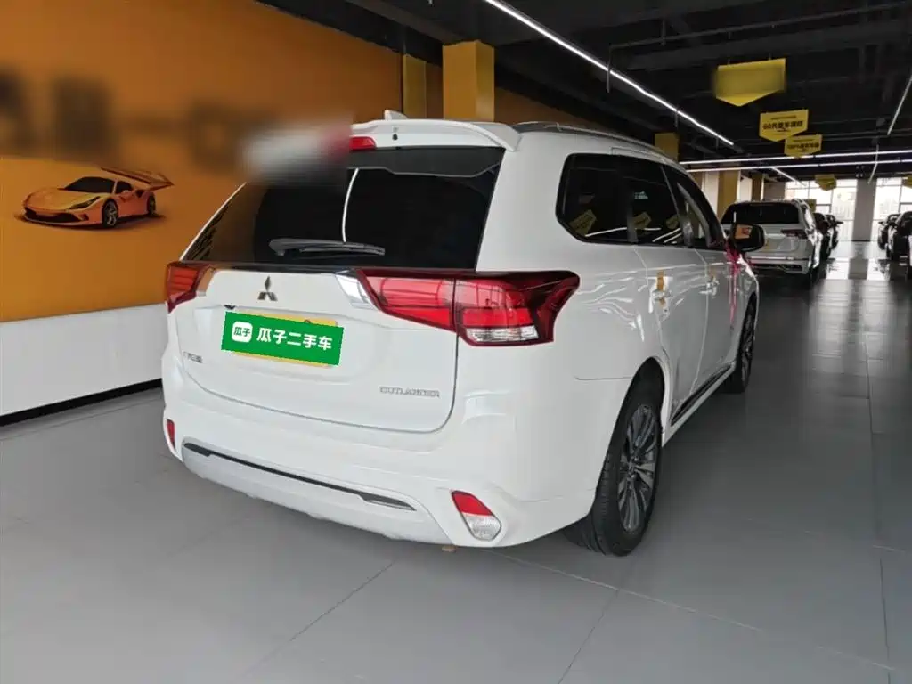MITSUBISHI OUTLANDER