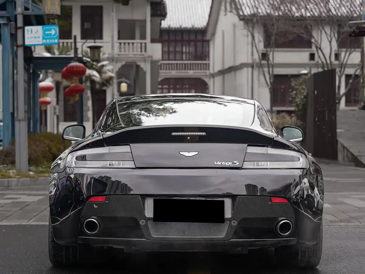Aston Martin V8 Vantage 2012 4.7L S Coupe фото 5
