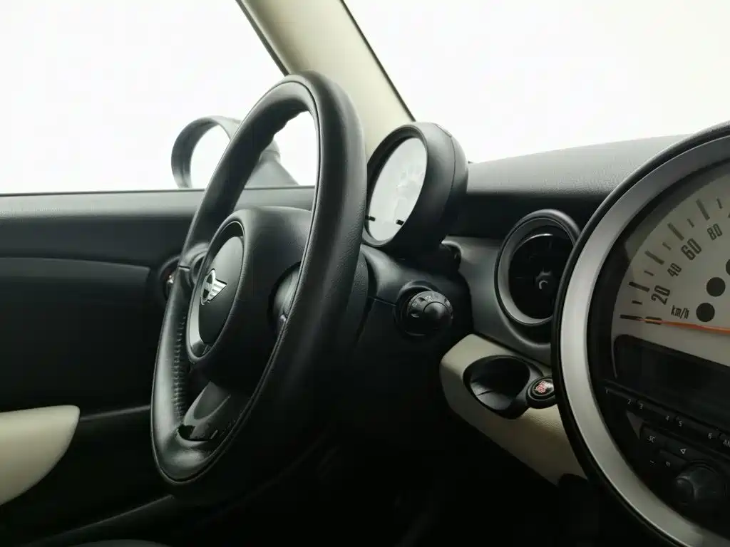 MINI CLUBMAN 2012 2011 1.6L ONE
