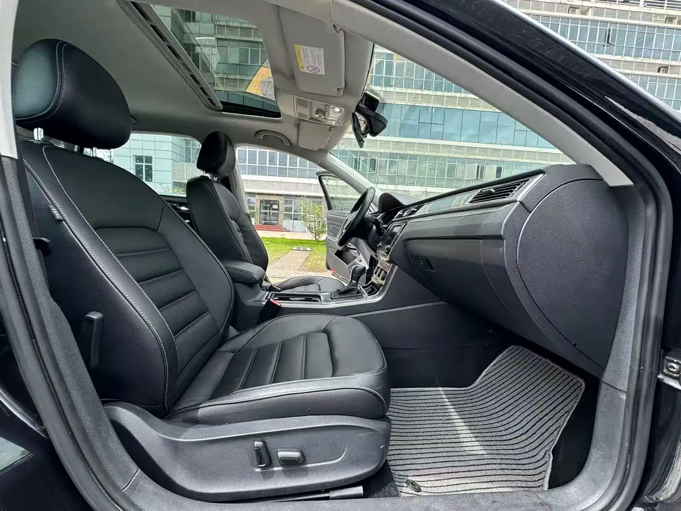Volkswagen Passat 2017 280TSI DSG Prestige фото 6
