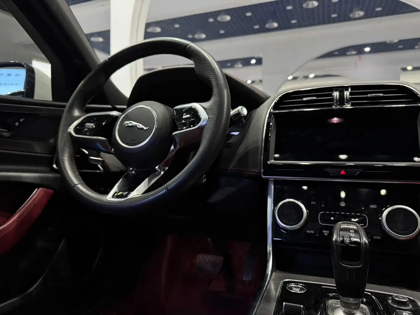Jaguar XEL 2021 2.0T 200PS R-DYNAMIC Youth Sport Edition фото 13