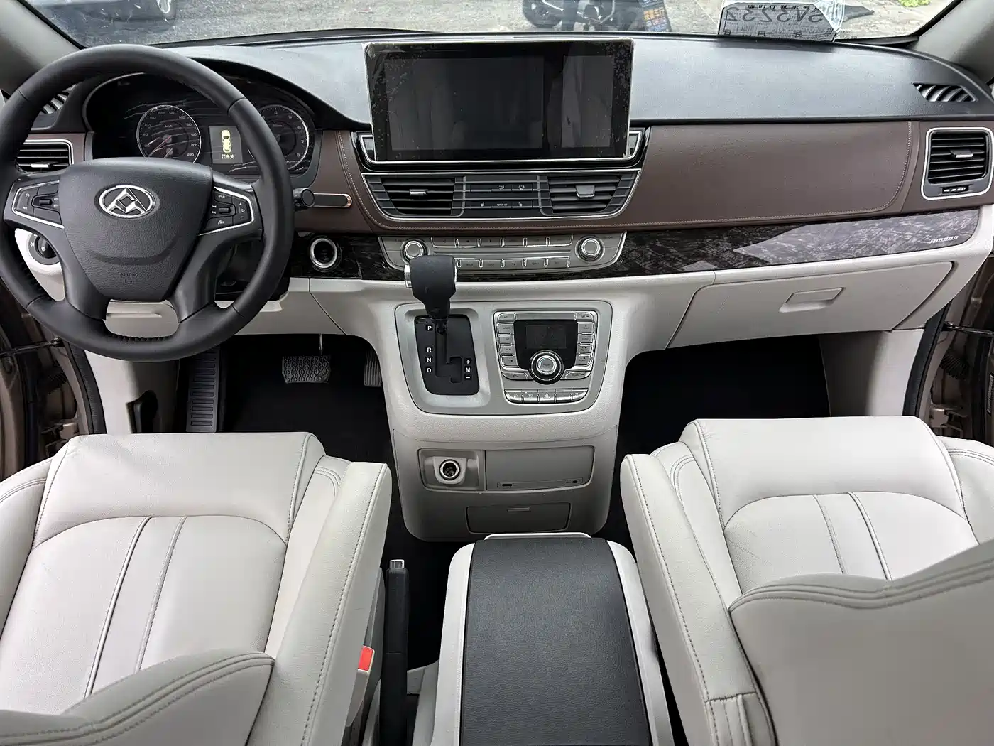 SAIC Maxus Maxus G10 2016 2.0T Automatic Luxury Executive Edition фото 14