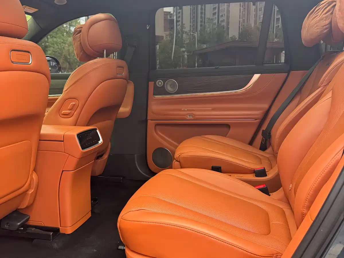AITO Wenjie AITO M9 2024 Extended Range Ultra 42kWh 6-Seater фото 9