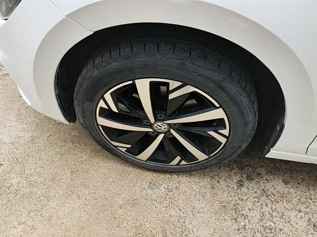 Volkswagen Polo 2019 Plus 1.5L Automatic Beats Trendy Edition фото 23