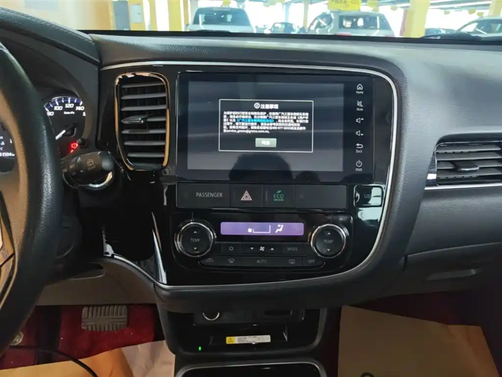 MITSUBISHI OUTLANDER