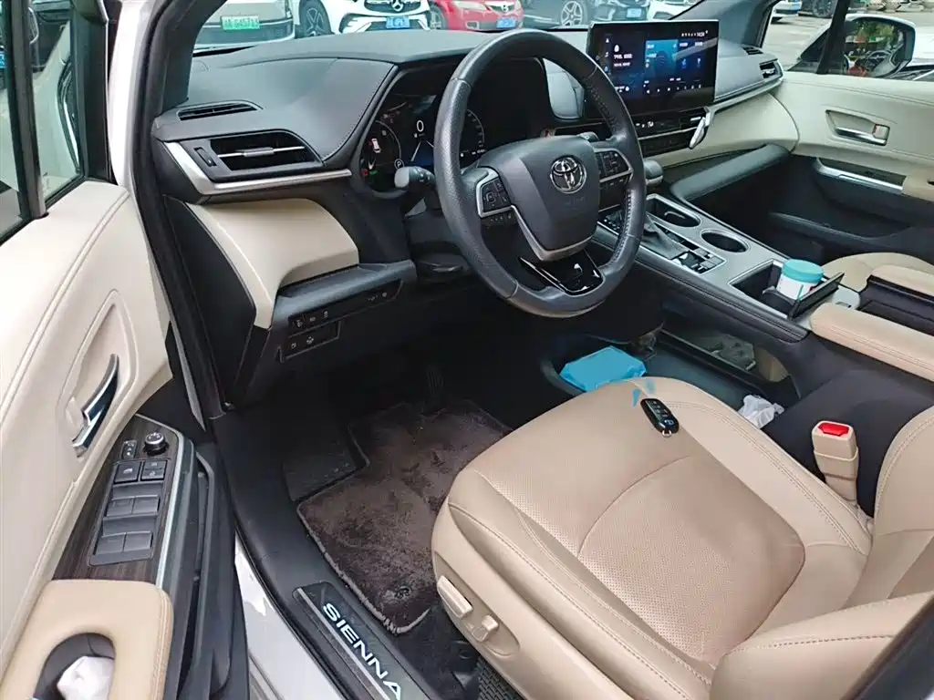 Toyota Sienna 2021 2.5L Hybrid Ultimate Edition фото 14