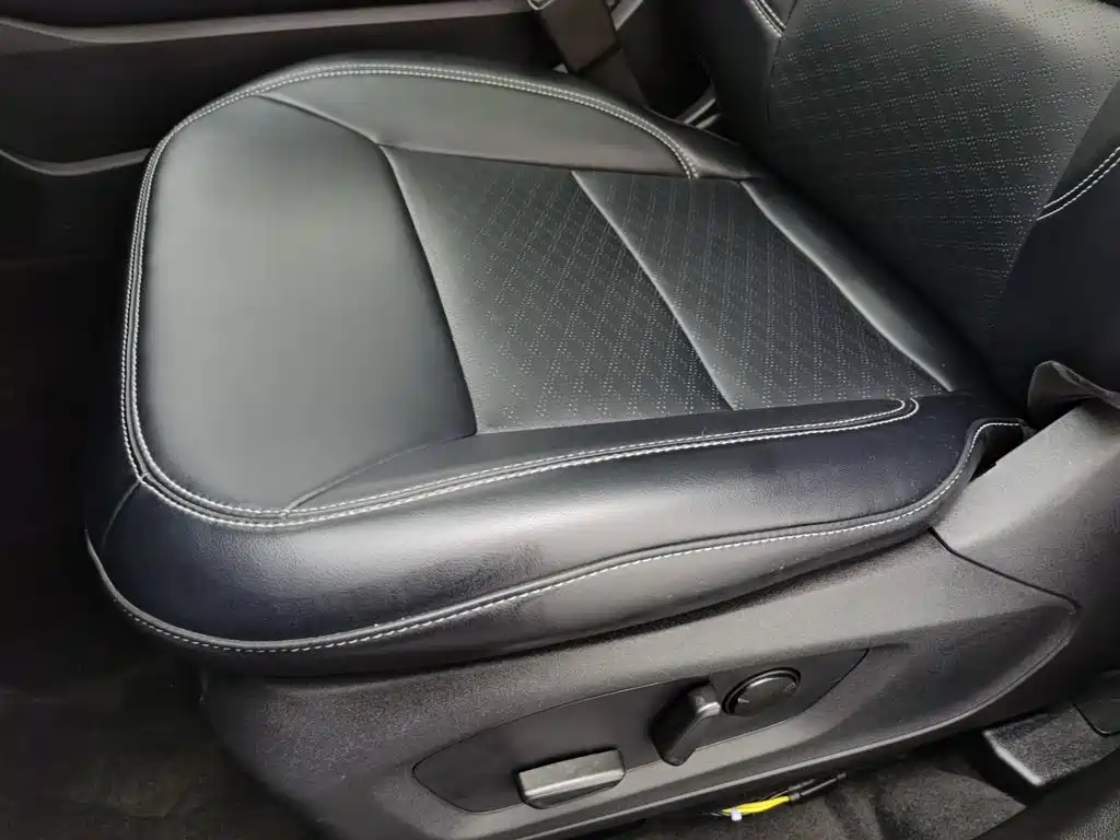Фото 20 - Ford Explorer