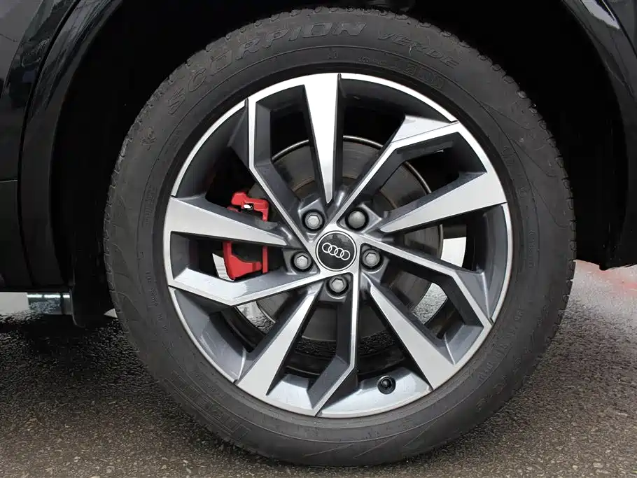 Audi Q5L 2024 Model 40 TFSI Luxury Dynamic фото 13