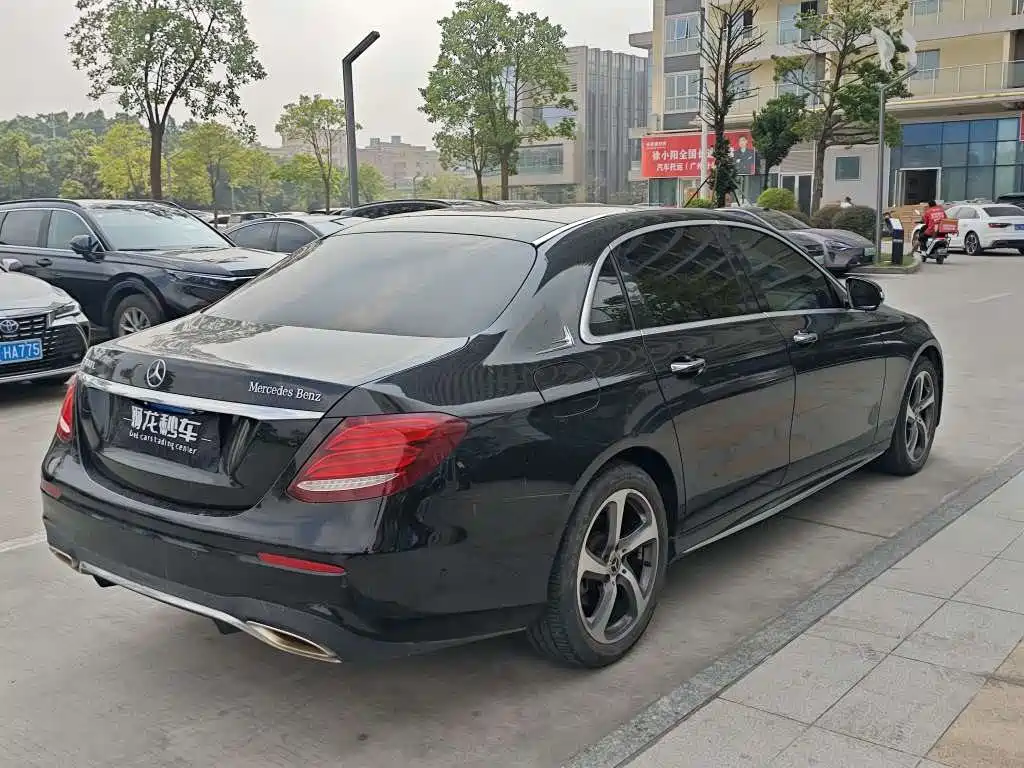 Фото 8 - Mercedes-Benz E-Class