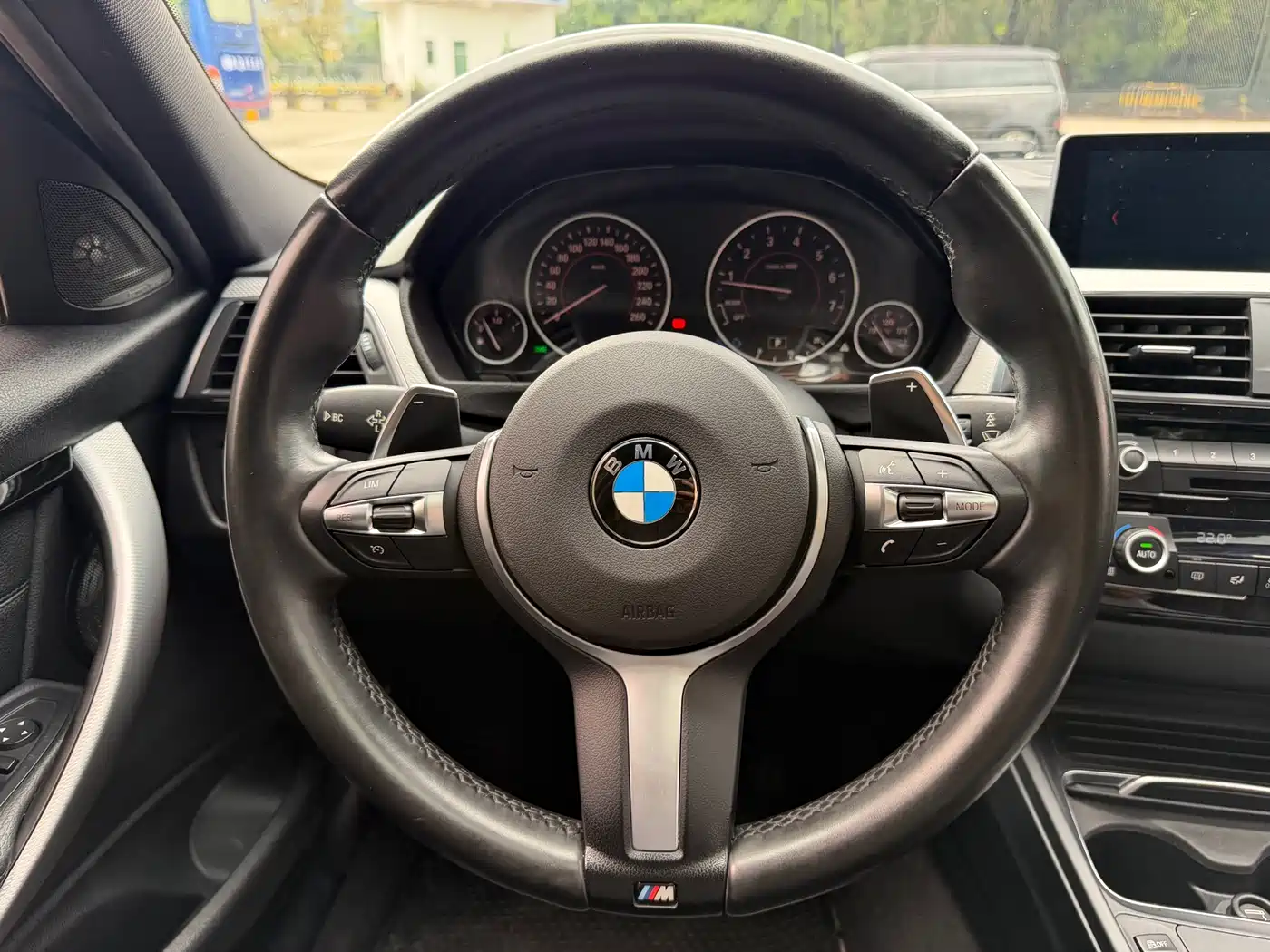 BMW 3 Series 2016 328i xDrive M Sport фото 12