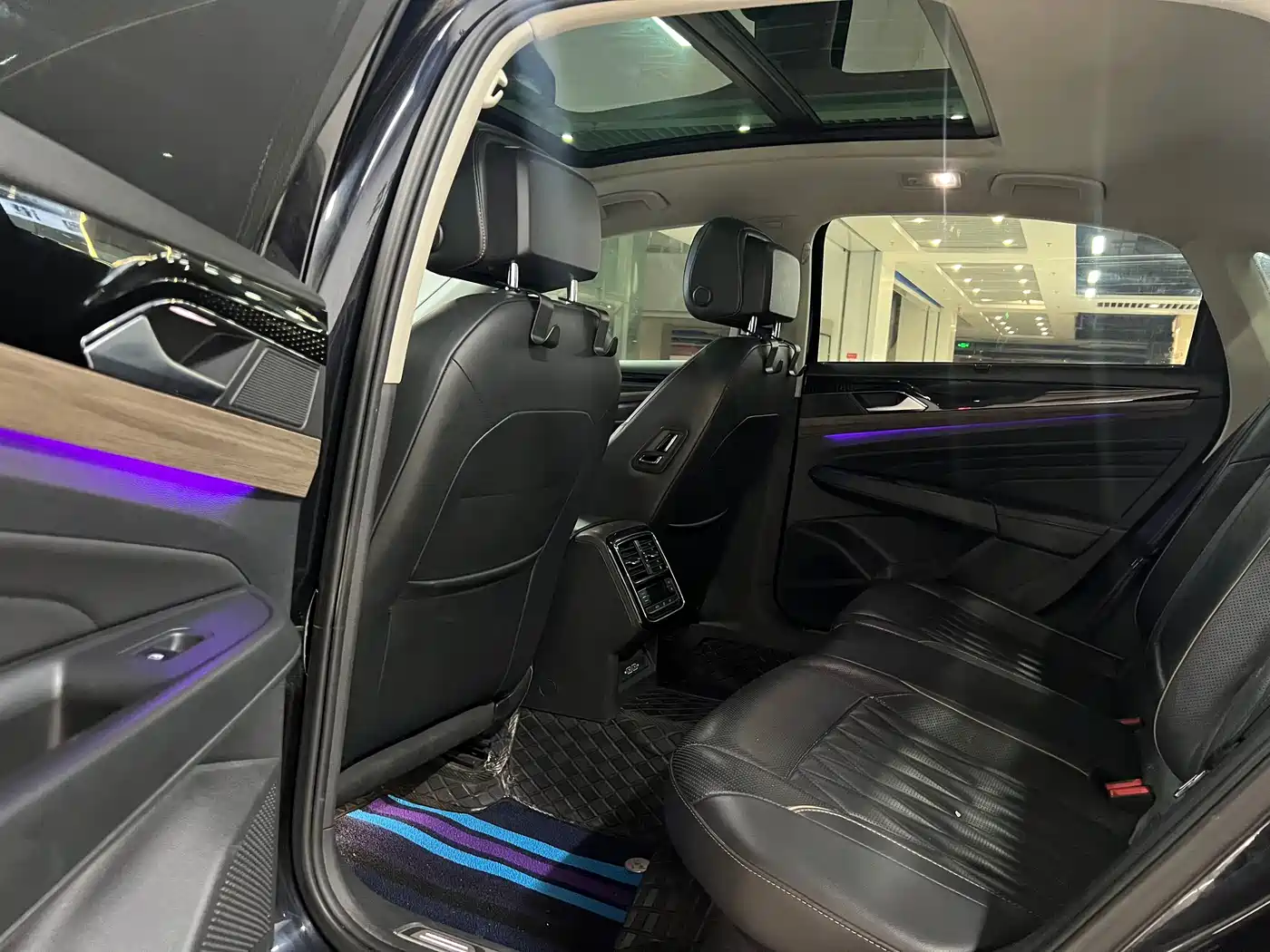 Volkswagen Passat 2019 330TSI Luxury Edition China VI фото 4