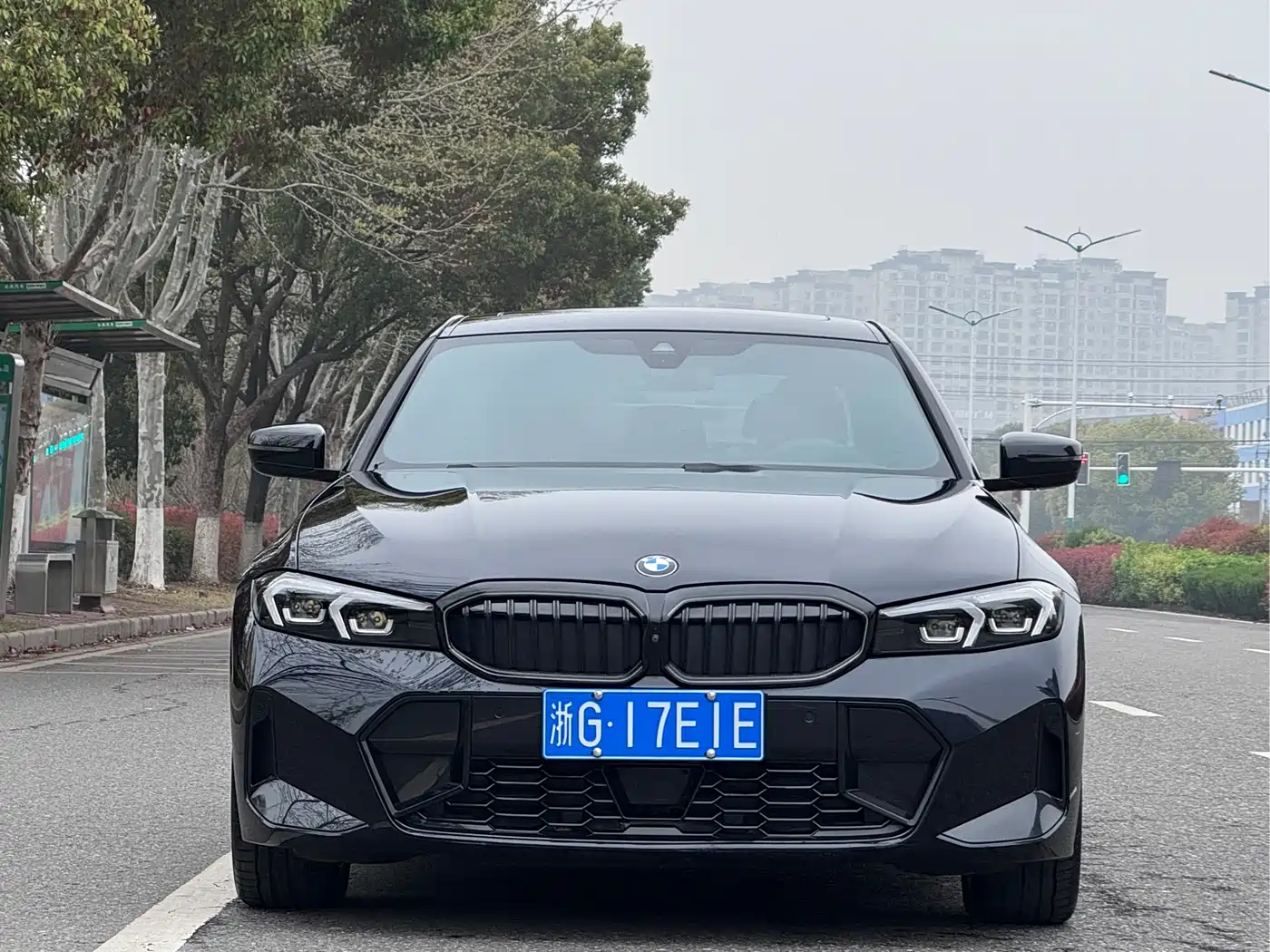 BMW 3 Series 2025 330i M Sport Night Edition фото 2