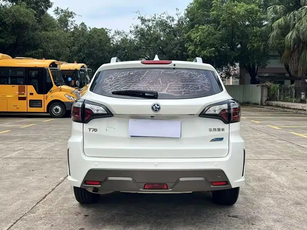 2018 Venucia T70
