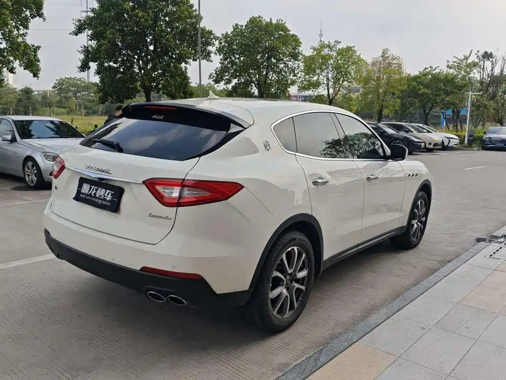 Photo 8 - Maserati Levante