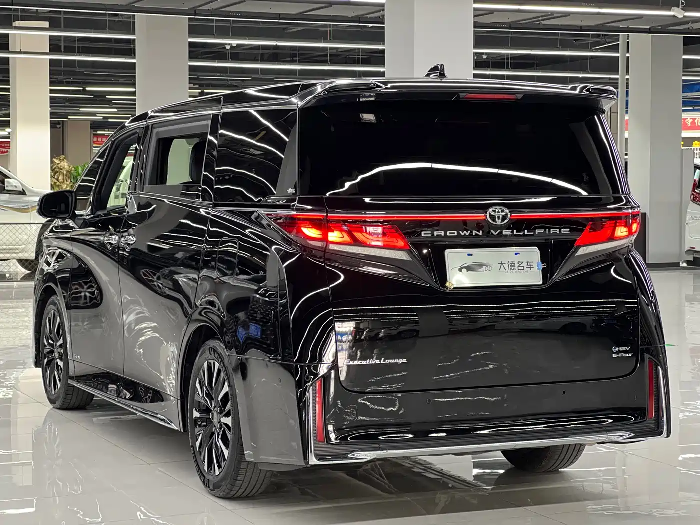 Toyota Vellfire 2024 Crown Hybrid 2.5L Executive Premium Edition фото 6