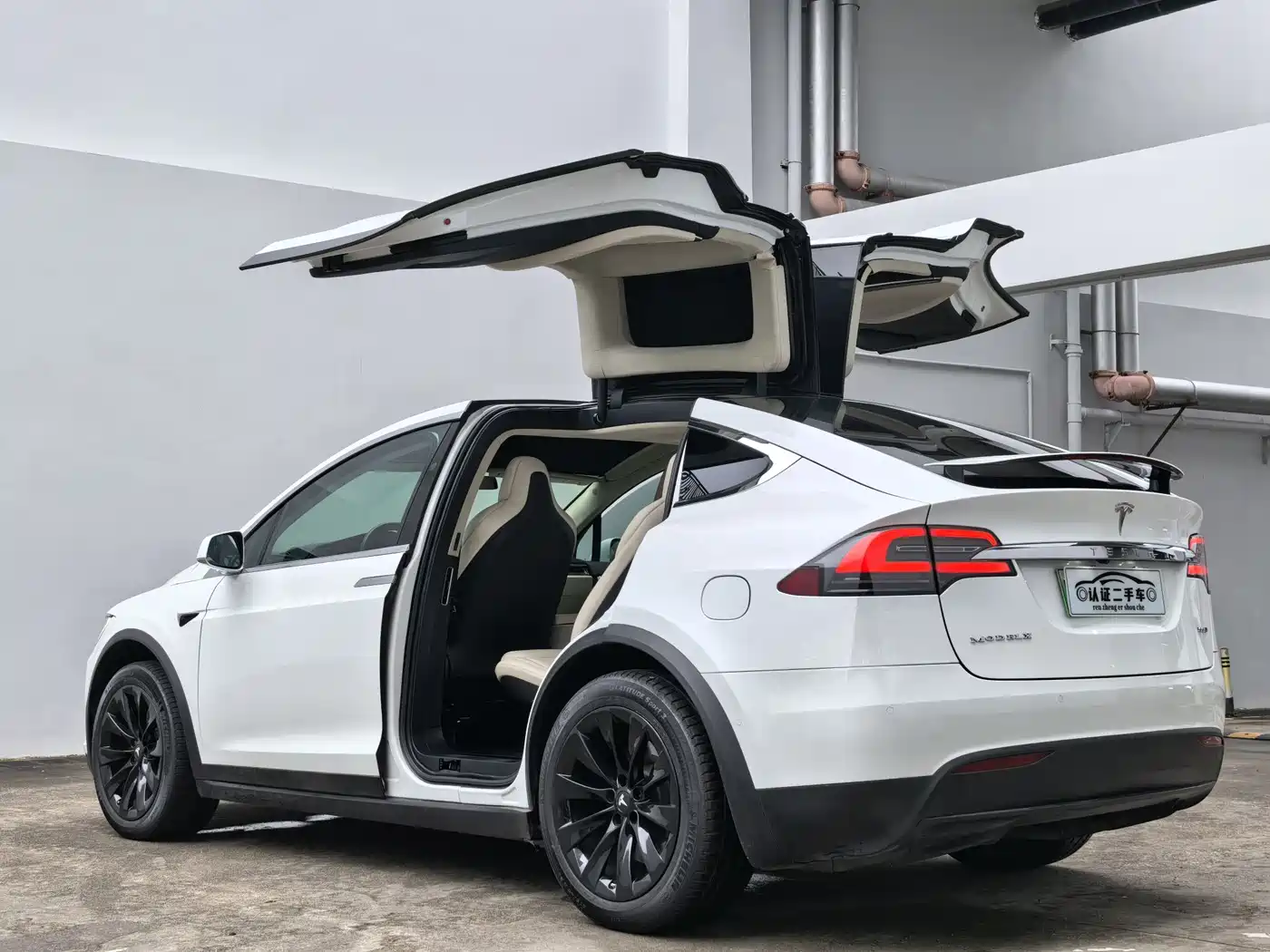 TESLA MODEL X
