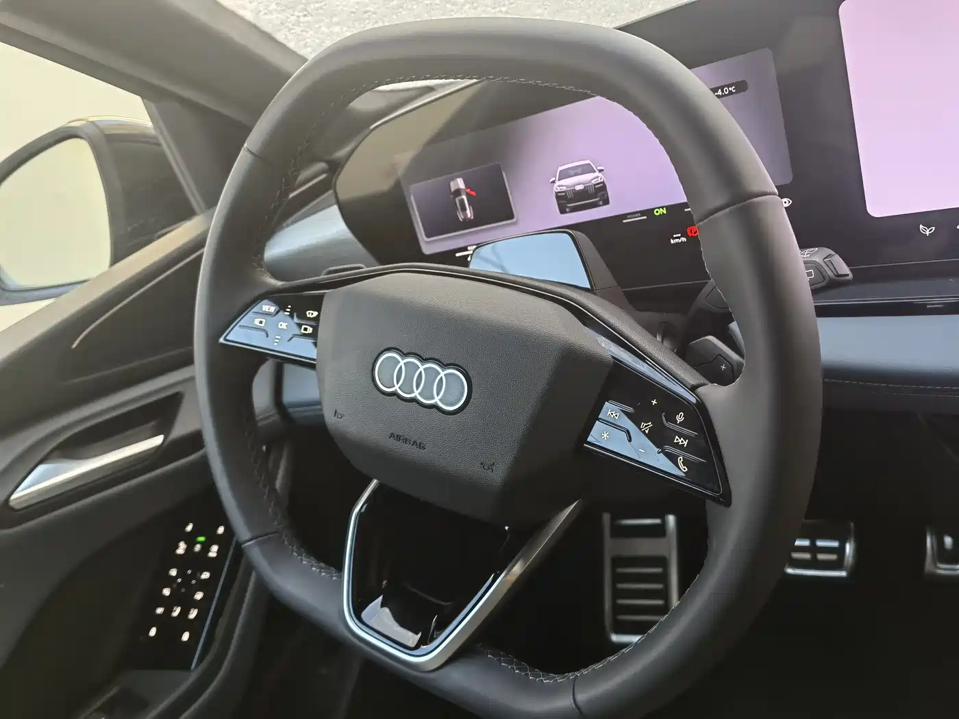AUDI Q6L E TRON