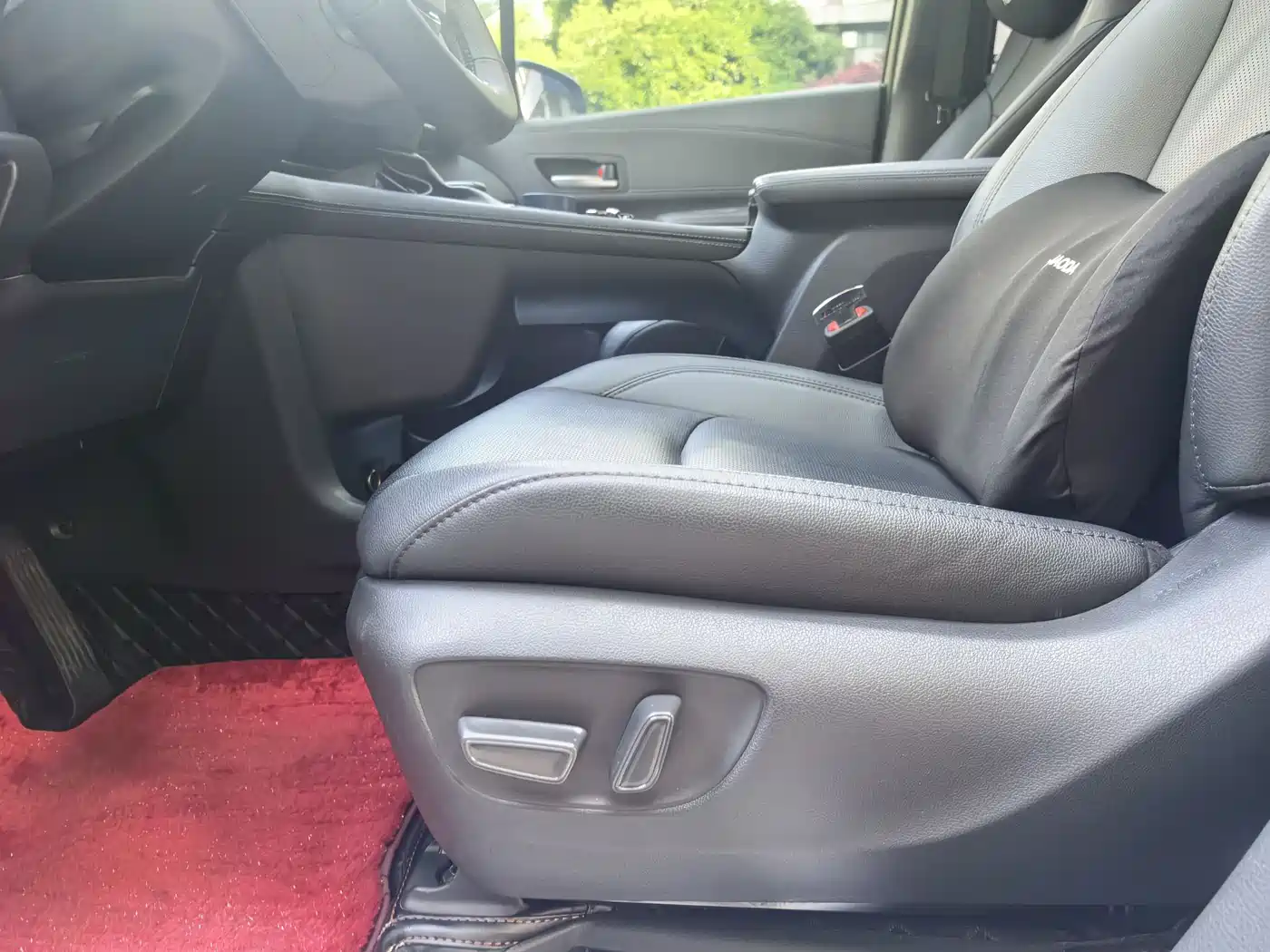 Toyota Sienna 2023 2.5L Hybrid Luxury Welfare Edition фото 17