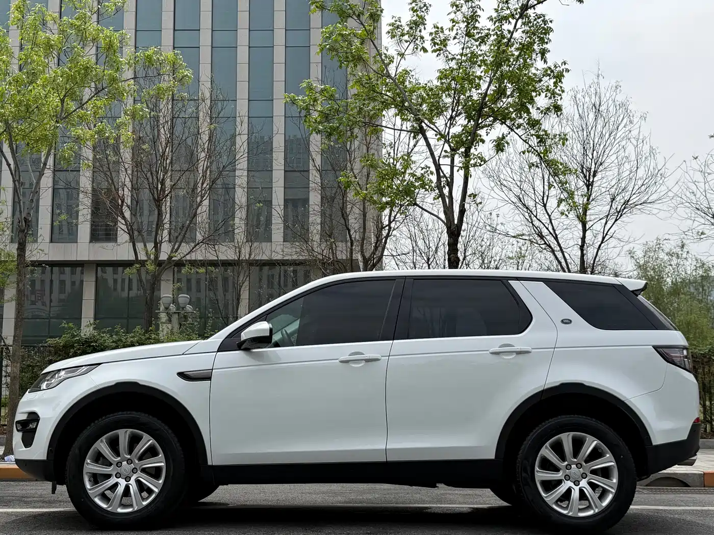 Land Rover Discovery Sport 2018 240PS SE Edition фото 10