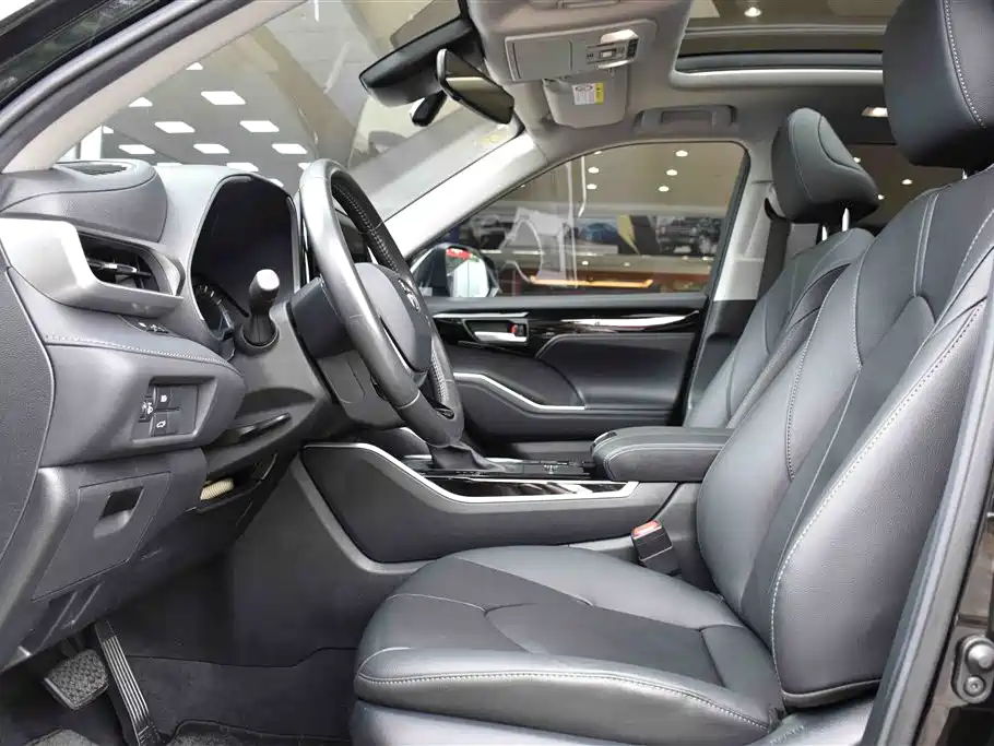 TOYOTA HIGHLANDER