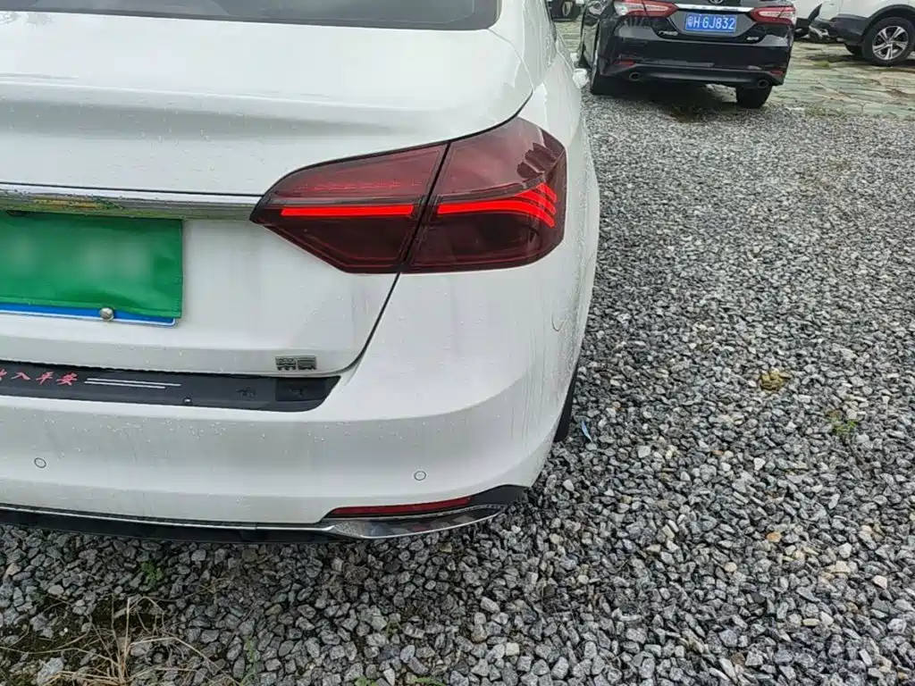 Фото 8 - Geely Emgrand