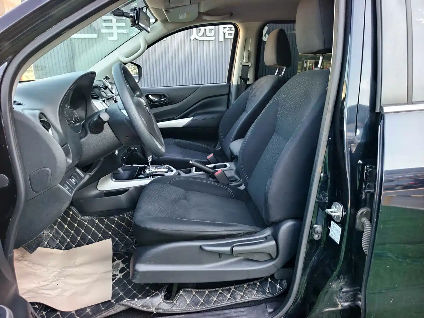 Nissan Navara 2019 2017 Model 2.5L Automatic 4WD Luxury QR25