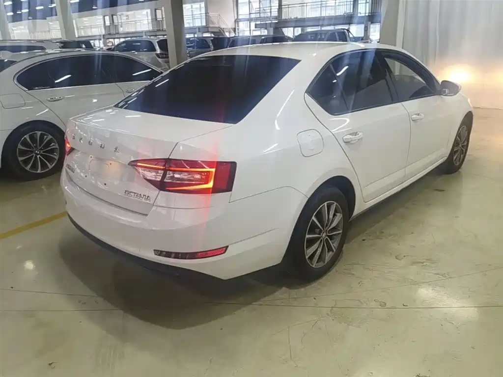 Škoda Rapid 2020 1.5L Manual Standard фото 7