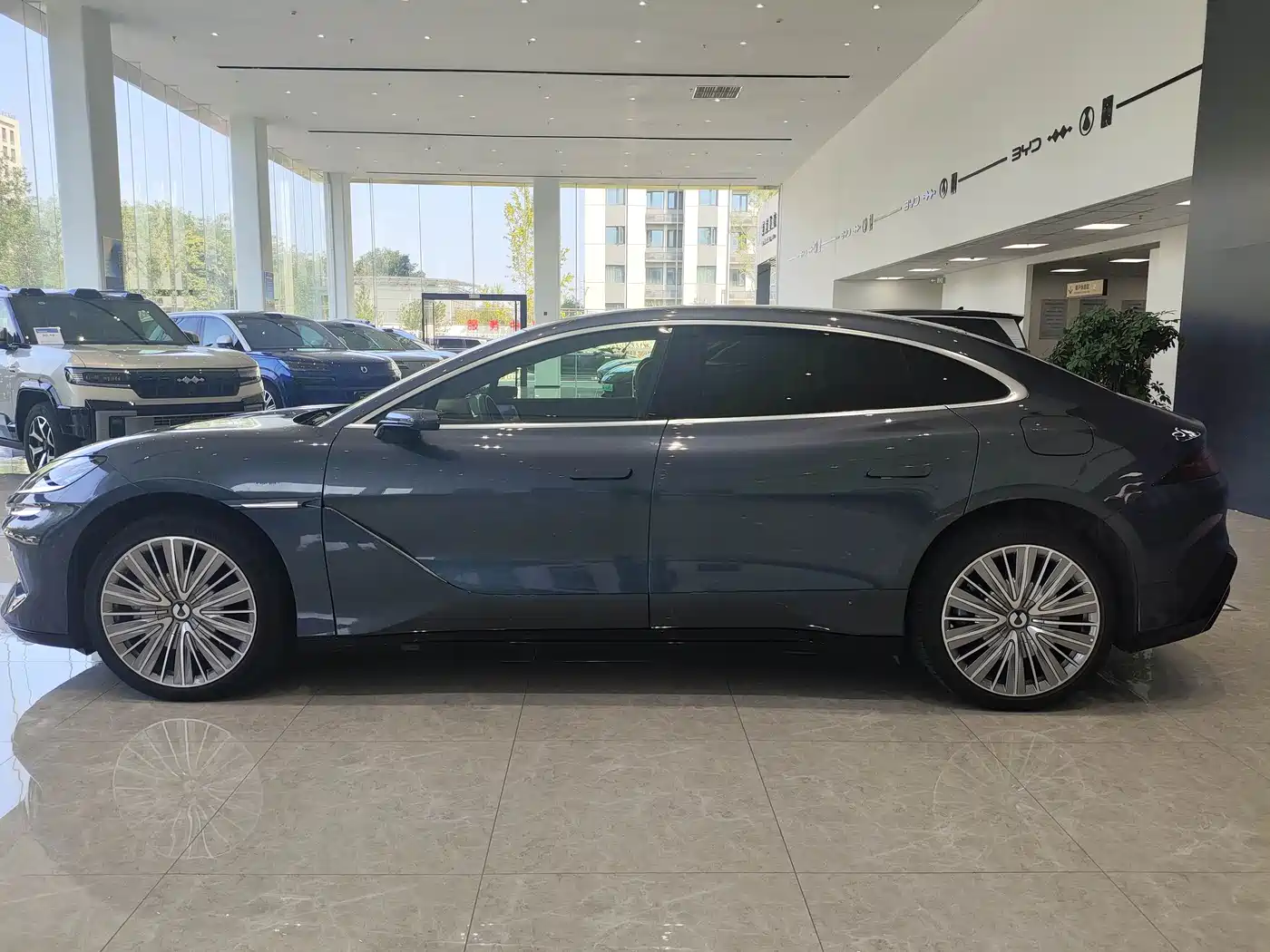 Denza Z9 2025 2024 Model 1100km AWD Ultra Edition