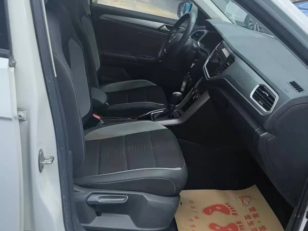 VOLKSWAGEN T ROC EXPLORING SONGS