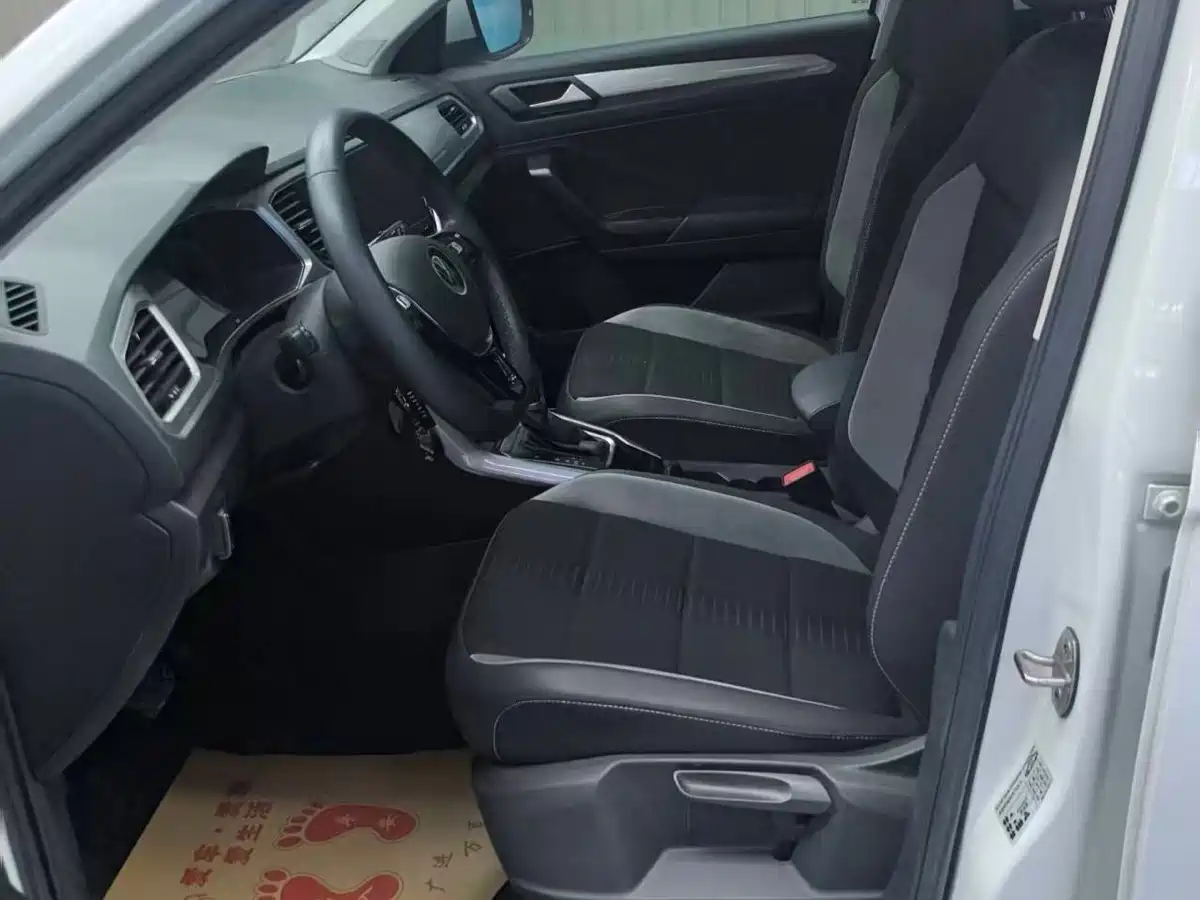 VOLKSWAGEN T ROC EXPLORING SONGS