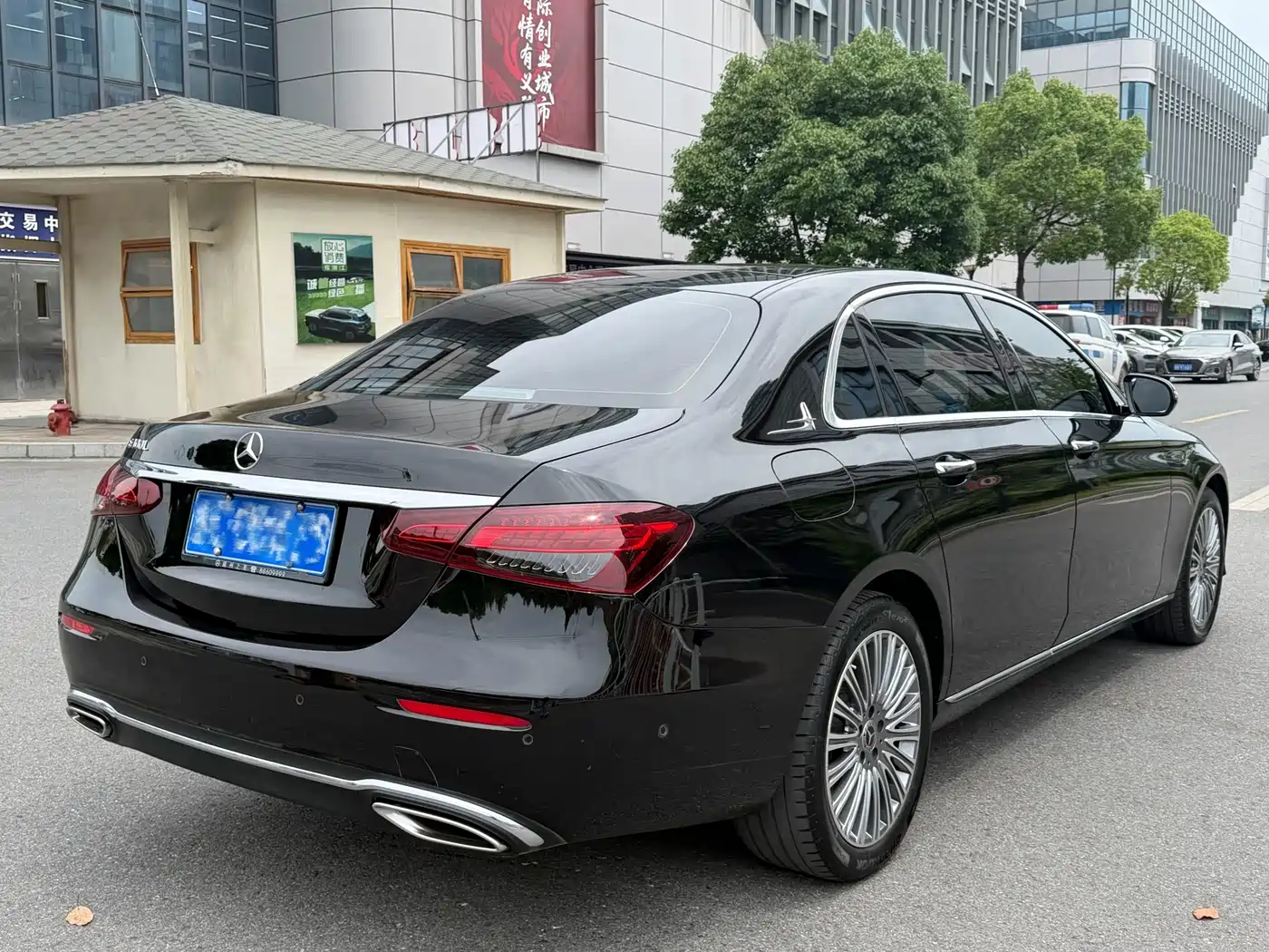 Mercedes-Benz E-Class 2023 E 300 L Fashion фото 6