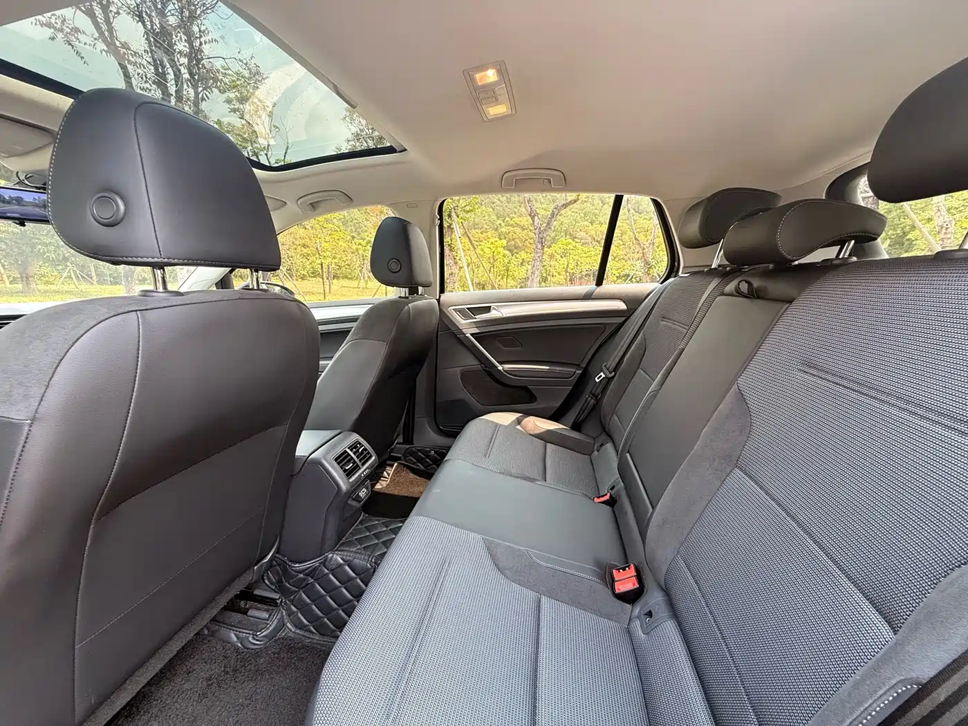 Volkswagen Golf 2020 Beloved Edition 280TSI DSG Comfort фото 6