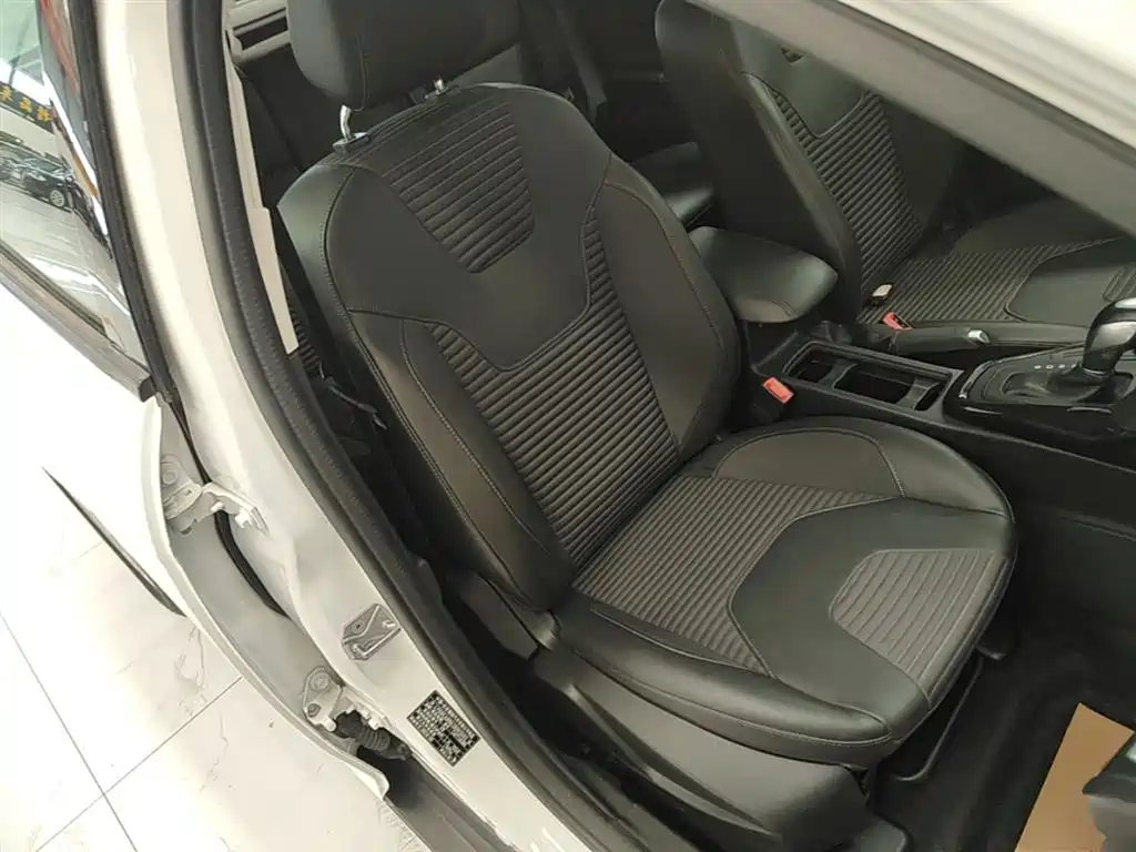 Фото 25 - Ford Focus