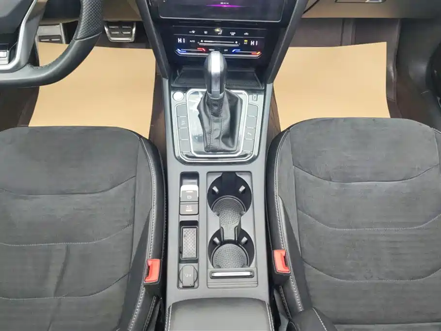 Volkswagen FAW-Volkswagen CC 2023 330TSI Dazzle Edition фото 16
