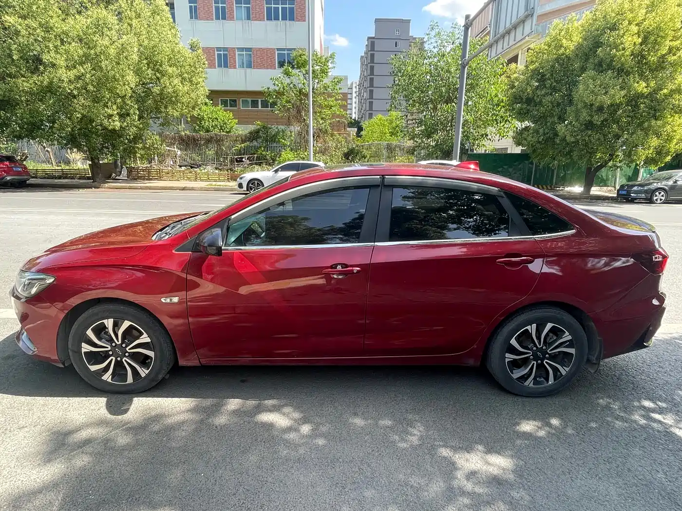 Chevrolet Monza 2019 RS 330T Auto Smooth Edition China VI фото 2