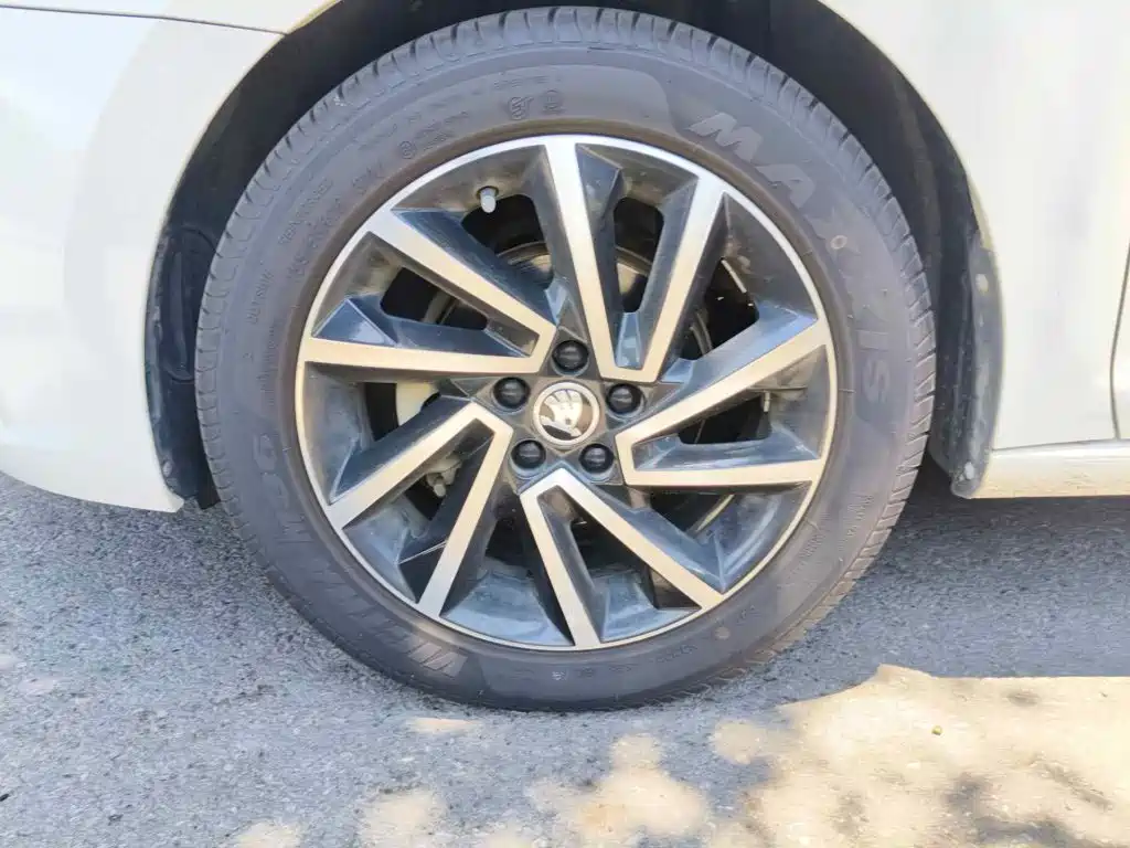 Photo 7 - Škoda Rapid