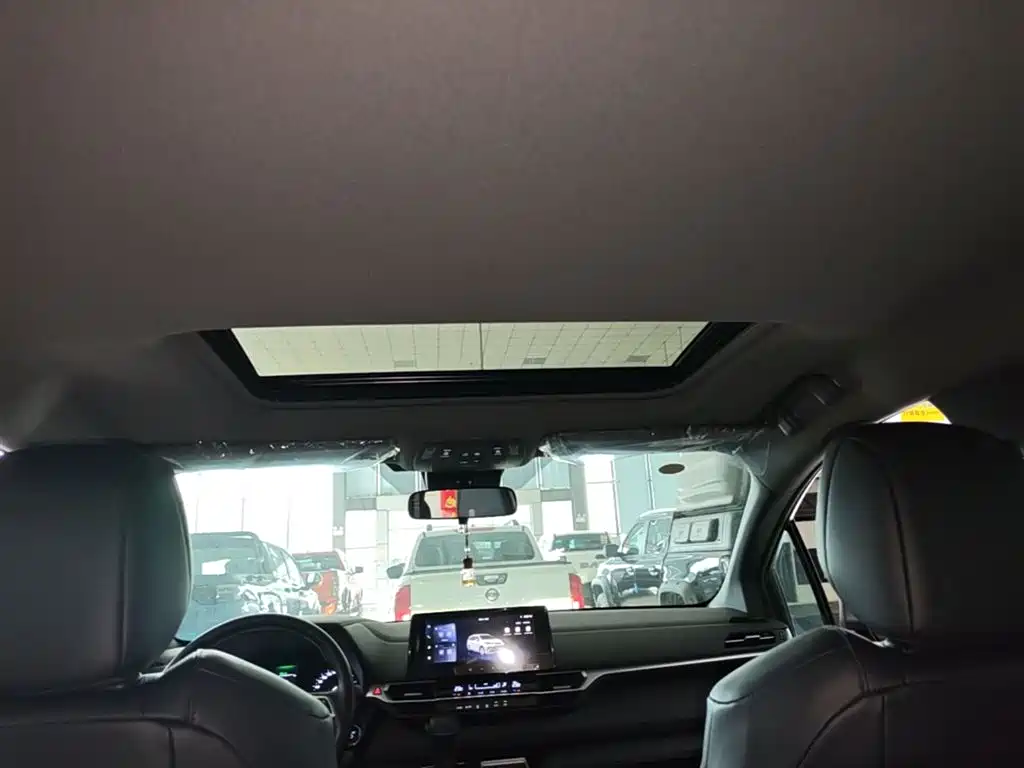 Toyota Granvia 2026 Model 2.5L Hybrid Luxury Edition фото 18