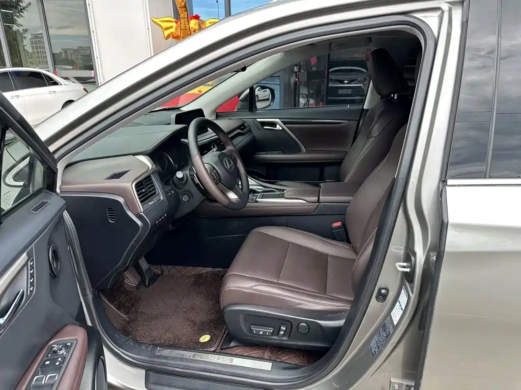 Фото 7 - Lexus RX