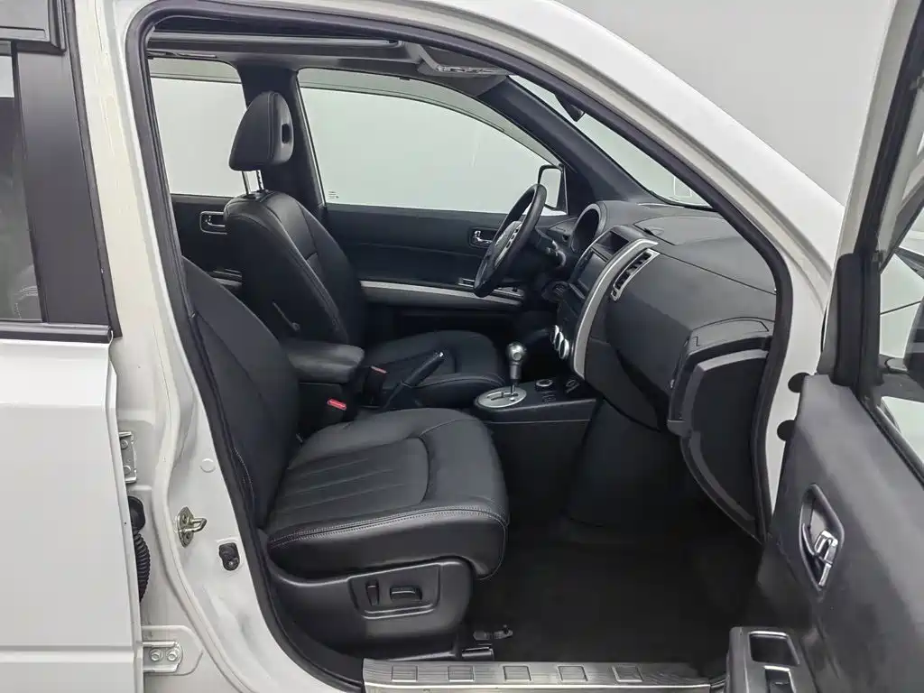 Dongfeng Fengdu MX6 2015 2015 2.0L CVT 4WD Dream Edition