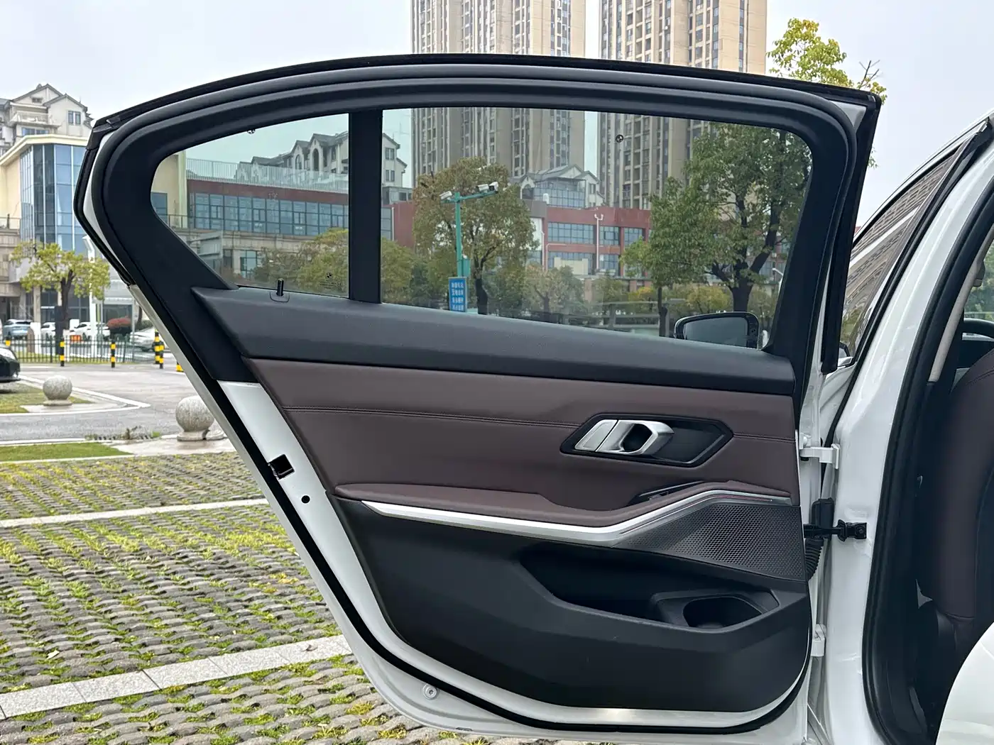 BMW 3 Series 2022 325Li M Sport Package фото 27