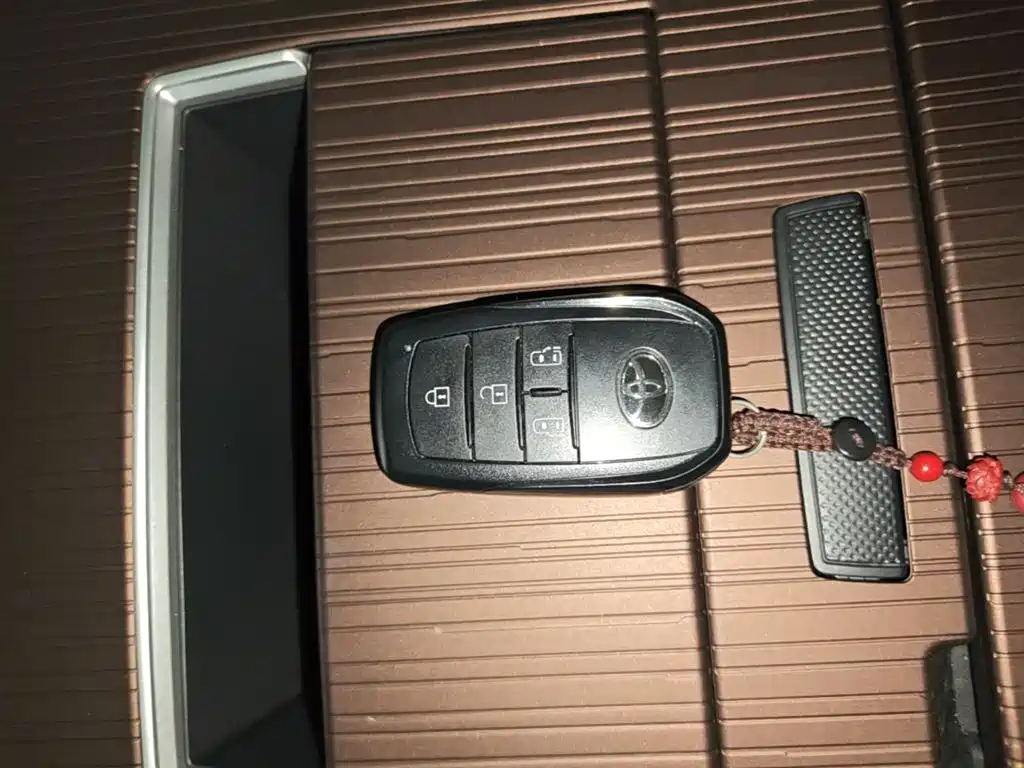 Toyota Granvia 2026 Model 2.5L Hybrid Luxury Edition фото 9