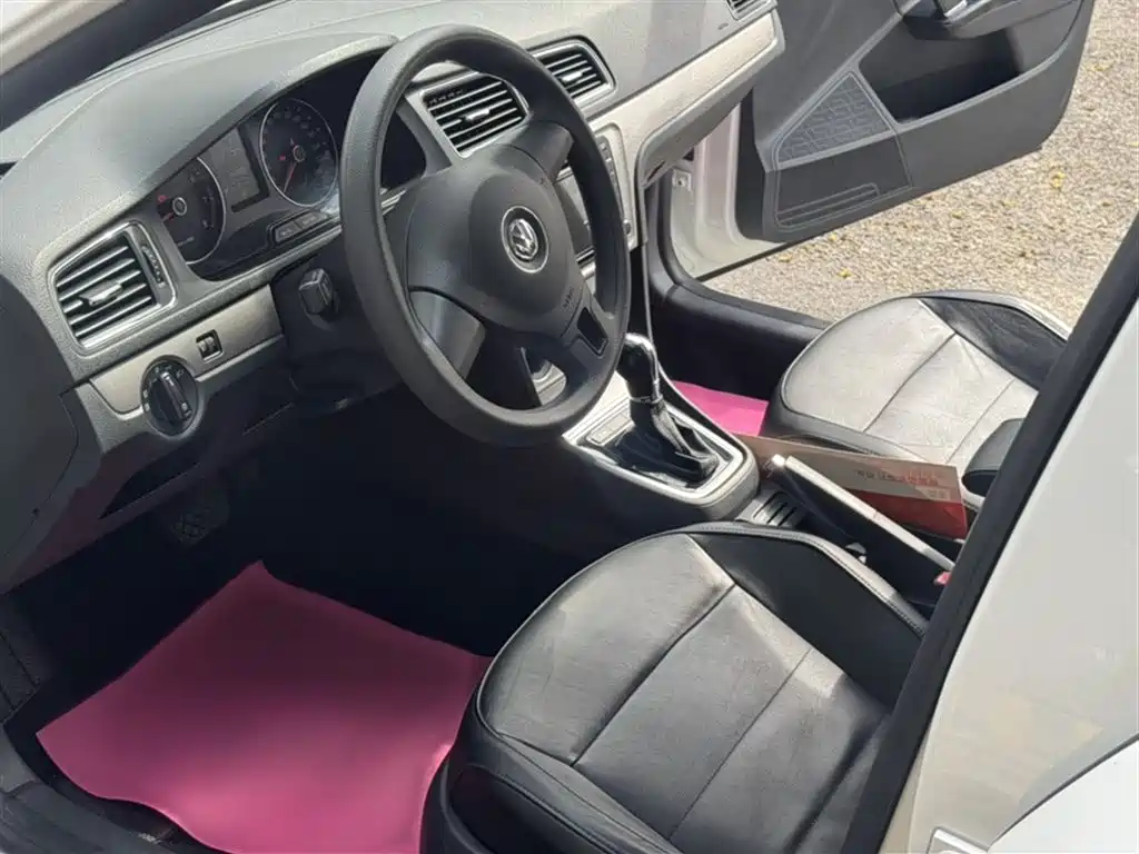 Volkswagen Lavida 2013 Facelift Classic 1.6L Automatic Comfort фото 16
