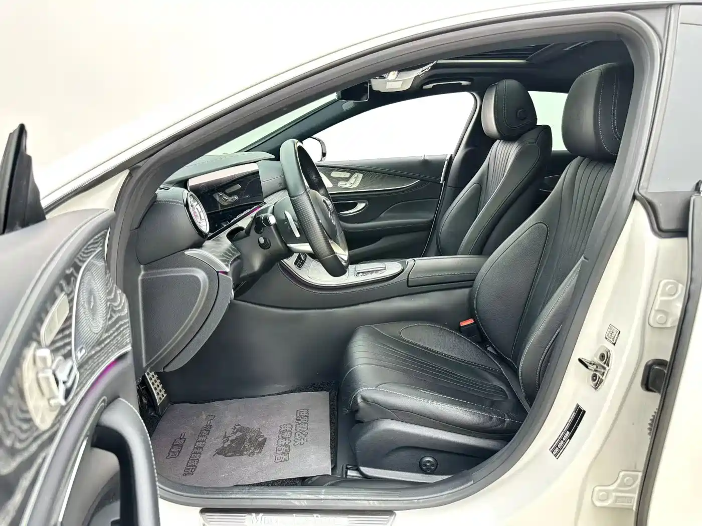 Photo 3 - Mercedes-Benz CLS