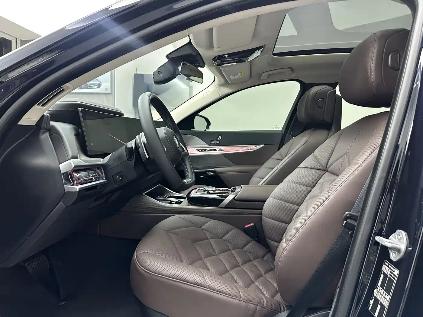 BMW 7 Series 2023 Model 735Li Luxury Package фото 10