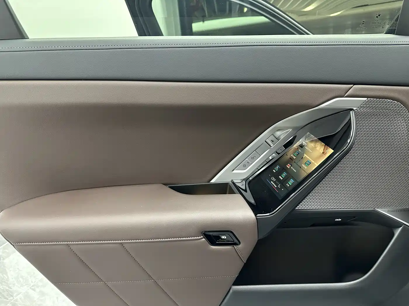 BMW 7 Series 2023 Model 735Li Luxury Package фото 23
