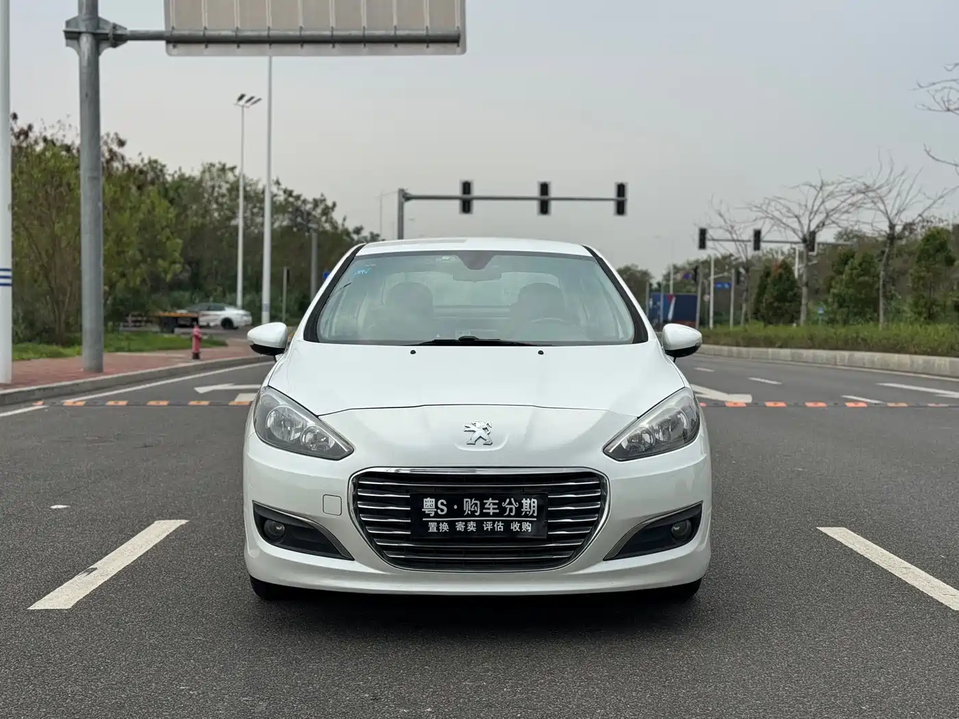 Peugeot 308 2014 Model Joy Edition Classic 1.6L Automatic Superior Style фото 2